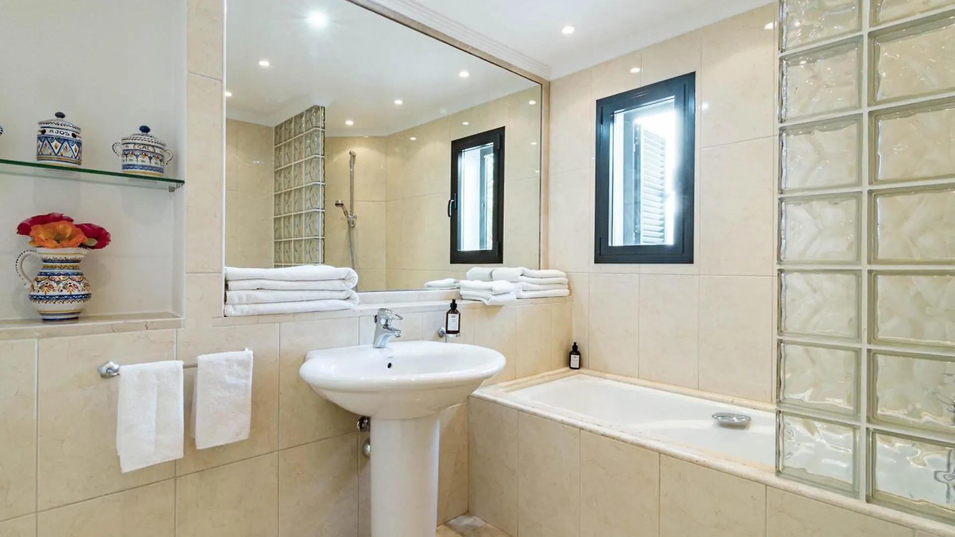 Apartment Jdg7-Stunning Holiday Home 100 Meters From Beach Marbella